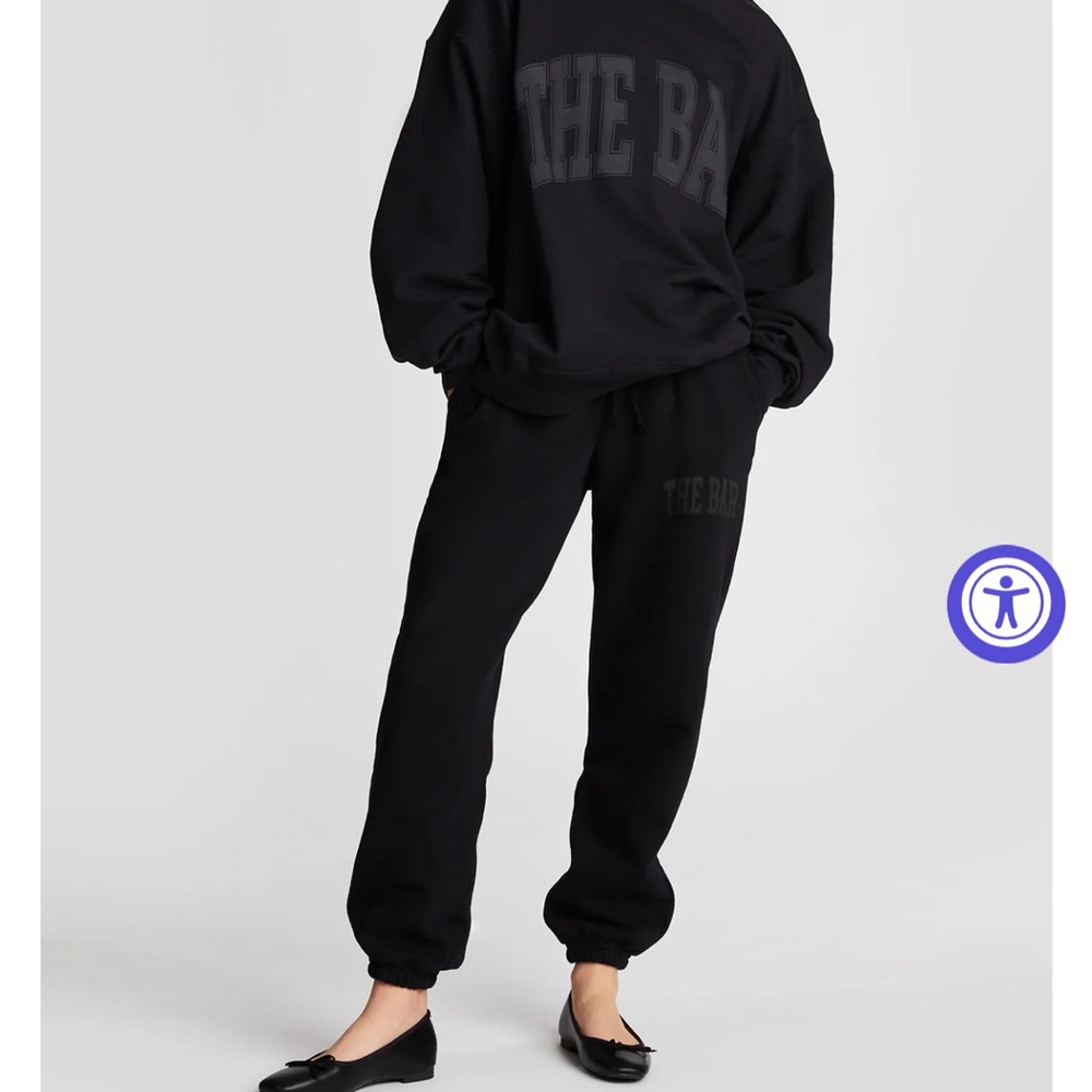 The Bar sweatpants jogger with pockets.